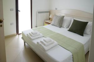 Double Room with Balcony room in B&B Sara