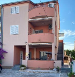 Apartmani Dora
