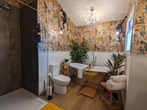 Tulana Taggs - floating home on idyllic island