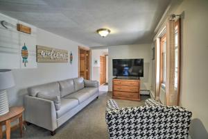 Apt Walking Distance to OOB Pier and Saco Bay!