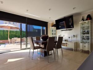 VILLA RIOJA with pool & mountain and sea view, ONLY FAMILYS