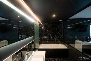 Boutique Hôtel, La Cour de la Reine, Rooftop & Bistronomique Restaurant