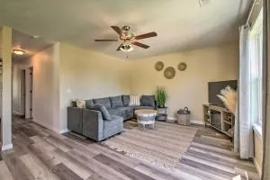 Branson Home with Patio and Fire Pit 7 Mi to Downtown - تابليه