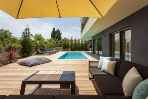 luxury Villa One Way 