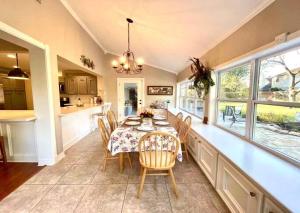 Luxurious quiet home close to Katy Mills