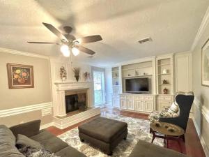 Luxurious quiet home close to Katy Mills