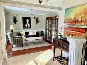 Luxurious quiet home close to Katy Mills
