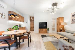 Luxury Presidential Suite in The Absolute Center