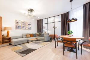 Luxury Presidential Suite in The Absolute Center