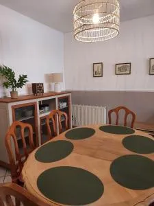 Sous murs, petite maison de ville au charme authentique - Venoy