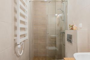 BOHO BEACH STUDIO su terasa ir baseinu