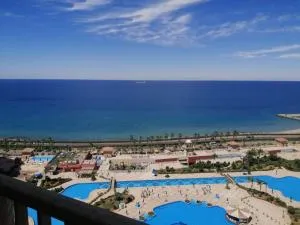 Penthouse 5 bedrooms at Porto Sokna pyramids Family only - 埃兹扎法兰纳