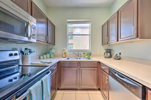 Chic Resort Townhome about 9 Mi to Disney Parks!