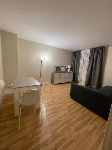 Studio aux portes de Paris - 勒韦西内