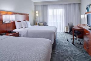 Guestroom Two Queens room in Sonesta Select Indianapolis Carmel