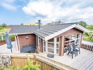 6 person holiday home in Henne