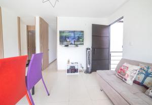 Acogedor fresco iluminado rodeado de naturaleza apartasol en el Quindío