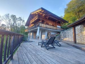 Chalet spacieux avec vue panoramique et confort familial - FR-1-624-11