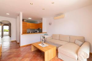 GO2TENERIFE ApartChaga Terrace, Pools & Free Parking