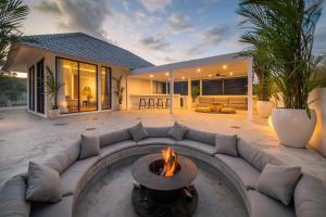 Villa Giraffe Seminyak, 4br short walk to Potato Head