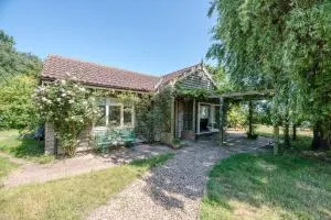 Ferry Corner Cottage, Sudbourne - Sudbourne