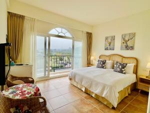 Phòng Tiêu Chuẩn Hướng Biển Giường Đôi Có Ban Công (Standard Double Sea View Balcony)
