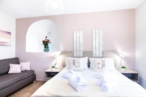 Sonio Villas - Que Bella Collection