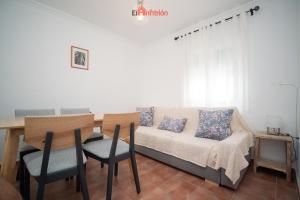 El Anfitrión - La Cómoda