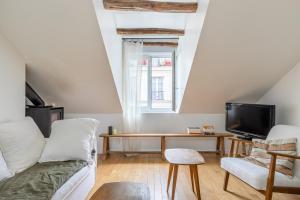 Veeve - In the Eaves of the Écuries