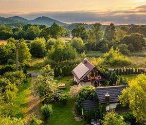 Smyrkowy Dom z kominkiem z gorącą balią koło Karpacza