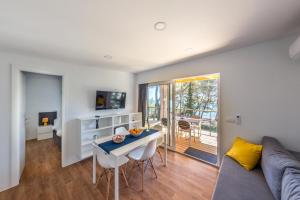 Pine Beach Pakostane Glamping Homes -Inclusive light