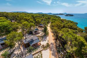 Pine Beach Pakostane Glamping Homes - All Inclusive light 
