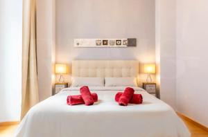 Holidays2Malaga Capitan Studio renovated with patio & balconies in the city center