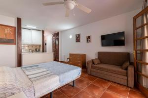 GO2TENERIFE ApartElisa Near the beach & Pool view