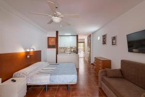 GO2TENERIFE ApartElisa Near the beach & Pool view