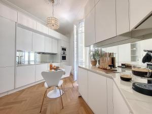 Nestor&Jeeves - STANDING BAQUIS - Central - Close sea