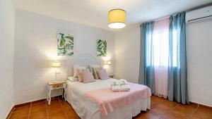 Piedra Blanca Frigiliana by Ruralidays