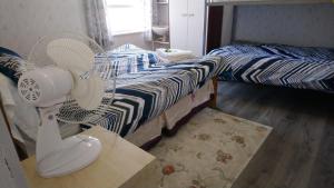 Renovated 4-Bed Home Sleeps 9 with Parking & Spa