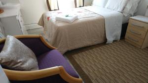 Renovated 4-Bed Home Sleeps 9 with Parking & Spa