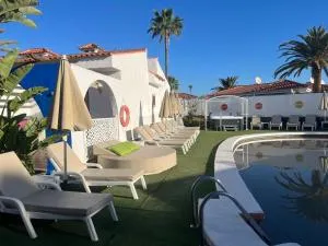 Rainbow Golf Bungalows, Gay Men-only Resort - Maspalomas