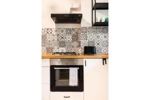 Metro Plac Wilsona Etno Apartament by BookingHost