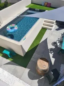 Maison de campagne individuelle et patio - Rouffiac