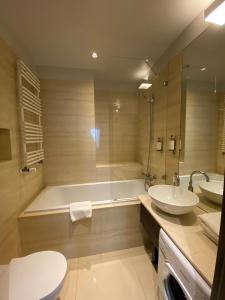 Large Double Room room in Platinum Residence