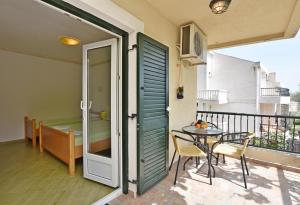 Apartments and Rooms Iva