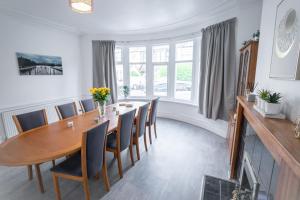 Beautiful Four Bedroom Home With Private Garden