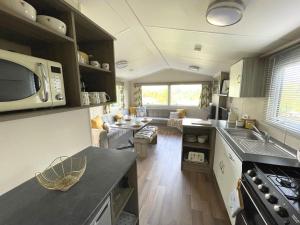 Beautiful 3BR Holiday Home in Stunning Location - Pass the Keys