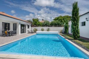 Maisons de vacances Maison moderne avec piscine pour 6 : photos des chambres