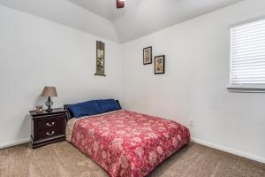 Beautiful 2 story luxury home in an upscale area!
