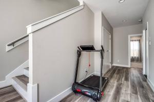 Upscale 2 story home by the Galleria!