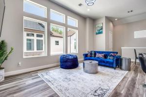 Upscale 2 story home by the Galleria!